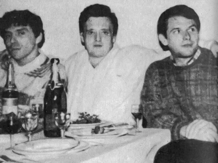 Калина (на снимке в центре) Калина (на снимке в центре)