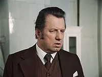 Александр Майзукс в роли сотрудника полиции Александр Майзукс в роли сотрудника полиции